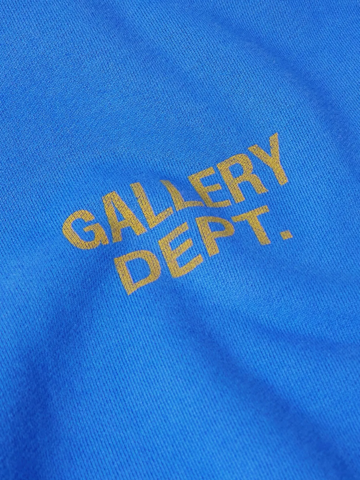 GALLERY DEPT. 90'S GD LOGO HOODIE/BLU 90's retro destroyed royal blue English hoodie Royal Blue S-XL Needs custom weaving and dyeing 500g high weight sweatshirt fabric Light fleece treatment on the inside Overall wide and comfortable Loose version Trendy and fashionable Same as the original version Washed and distressed printing Original consistent hang tag With G LOGO hanging beads/yellow triangle warning sign